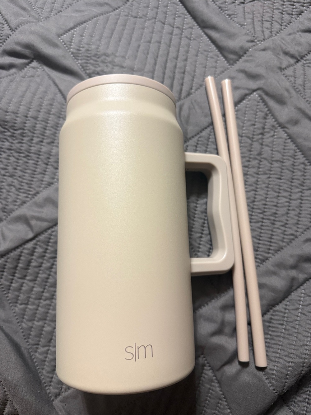 Simple modern 50 ozMug with Handle and Straws